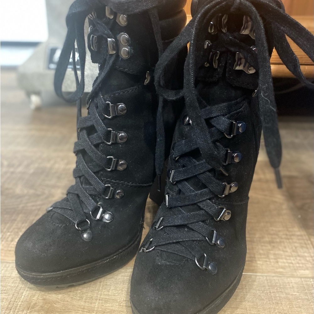 Vintage Coach Carol black suede booties lace-up front metal eyelets block heel 💋